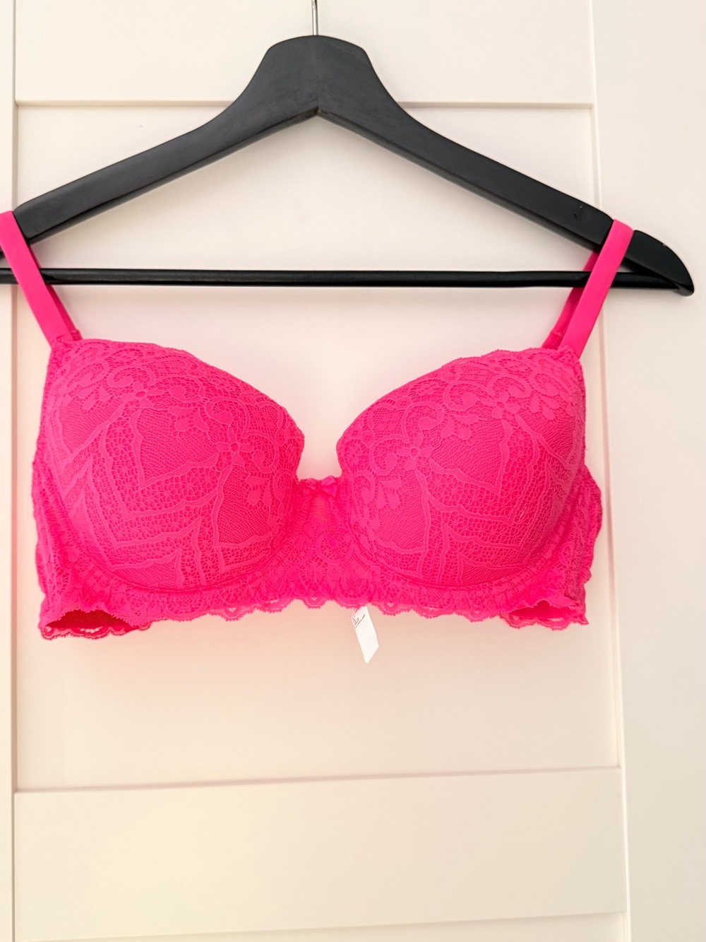 Intimissimi Lace Bra in Hot Pink Size 38C NWOT